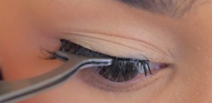 วิธีติดขนตาปลอมที่ง่ายสุดๆ